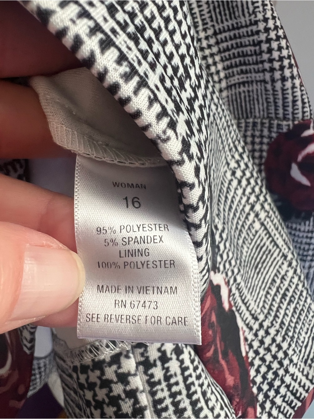 Roz & Ali Gray Plaid Plus Size Sleeveless Dress with Burgundy Rose Print - Picture 9 of 9